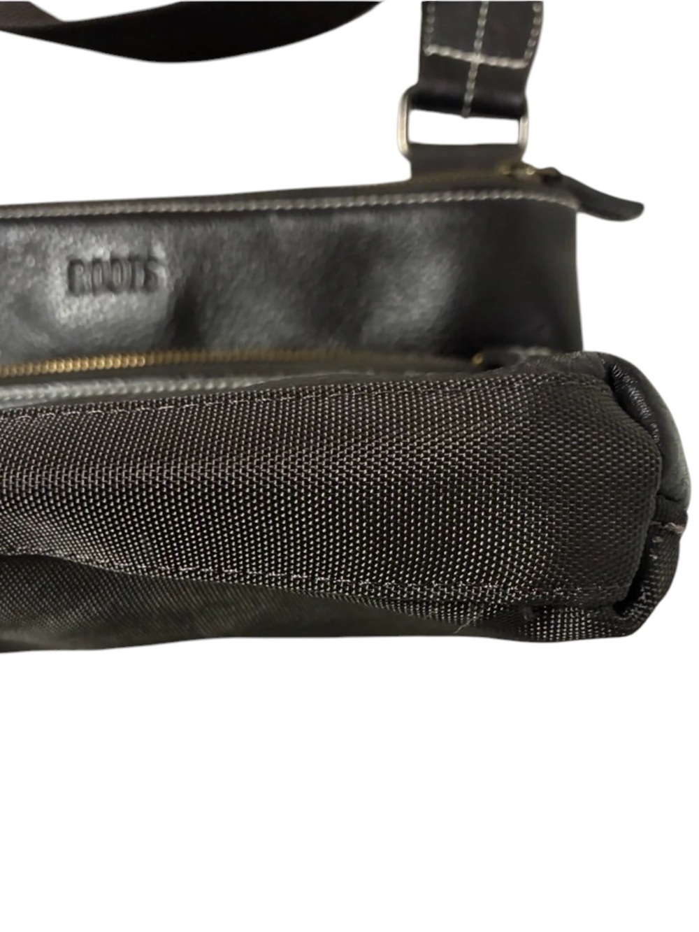 ROOTS Canada Black Pebbled Leather Crossbody Multi-Pocket Messenger Bag - Picture 11 of 13